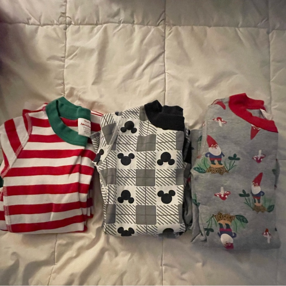 Hanna Andersson long sleeve pajamas bundle, size 120/size 8.